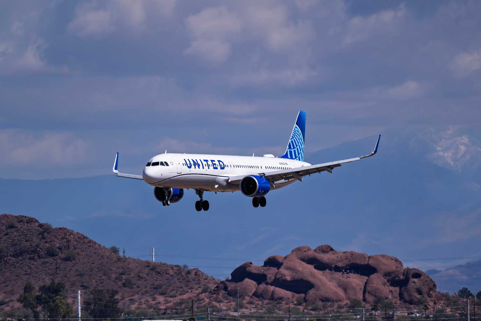 nited Airlines Airbus A321Neo N74532 arrival into 26 at Phoenix Sky Harbor Intl. Airport