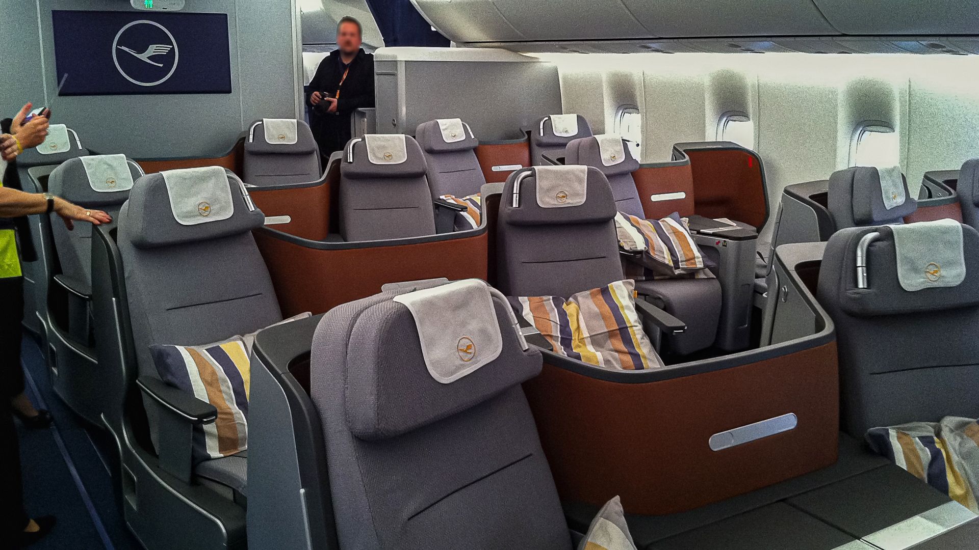 Only 4 Airlines Still Fly Passenger Boeing 747s: Here's What A Premium Class Ticket Costs