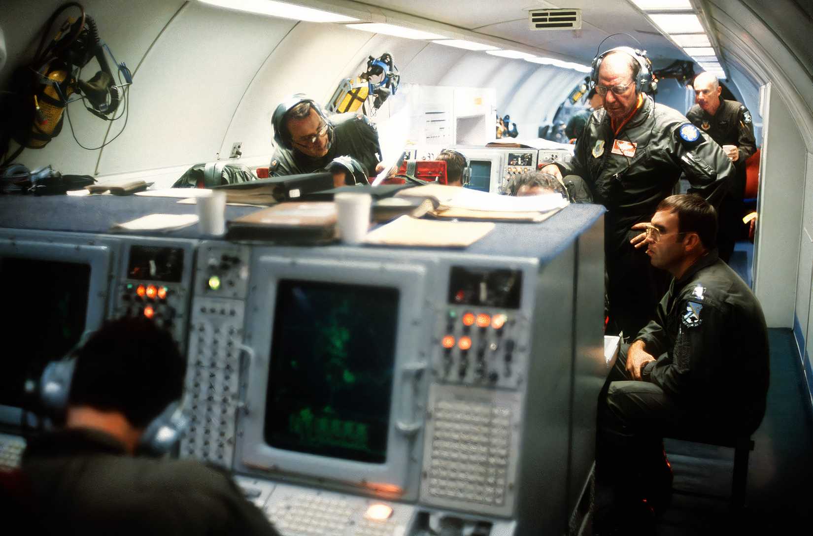 Operations_take_place_inside_an_E-3A_Sentry_Airborne_Warning_and_Control_System_(AWACS)_aircraft_en_route_to_the_tactical_large_force_employment_exercise_area_DF-ST-84-09463