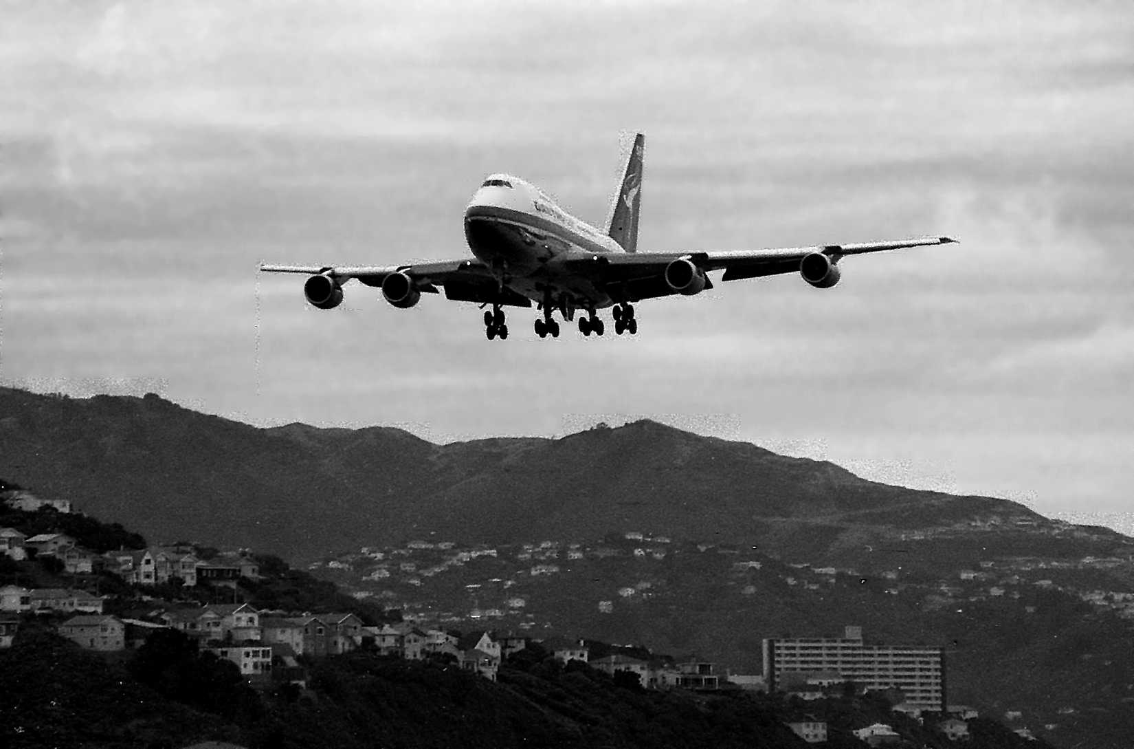 QANTAS_747SP_Wellington