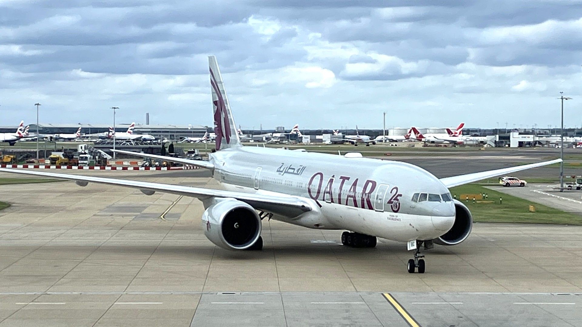 Qatar 777 Taxiing