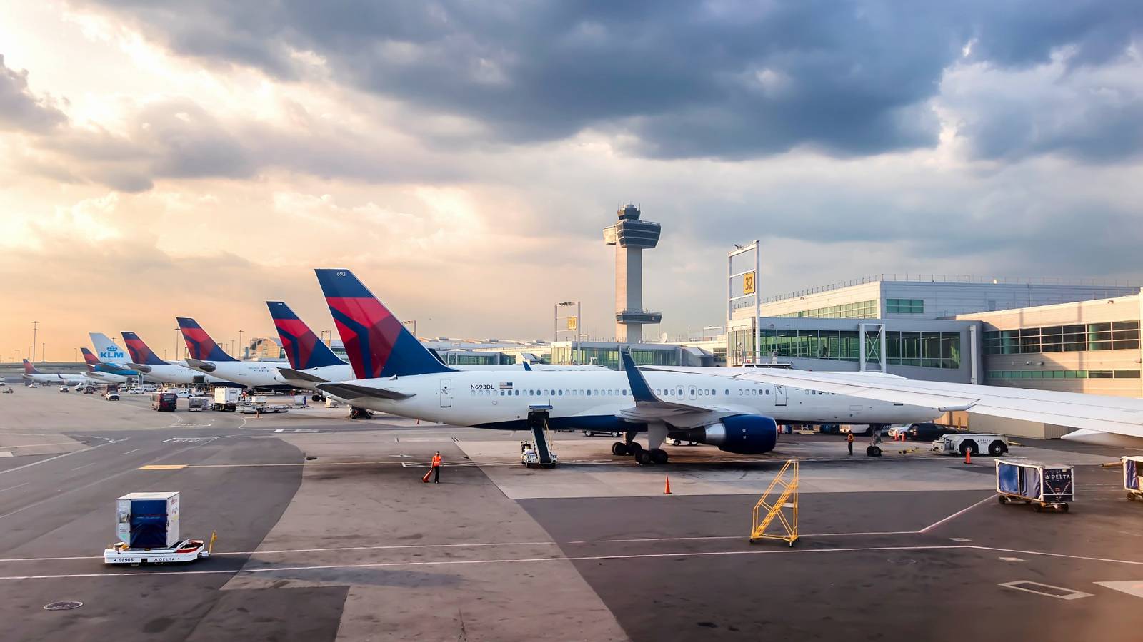 New York Airport Bookings Down 15% Despite World Cup