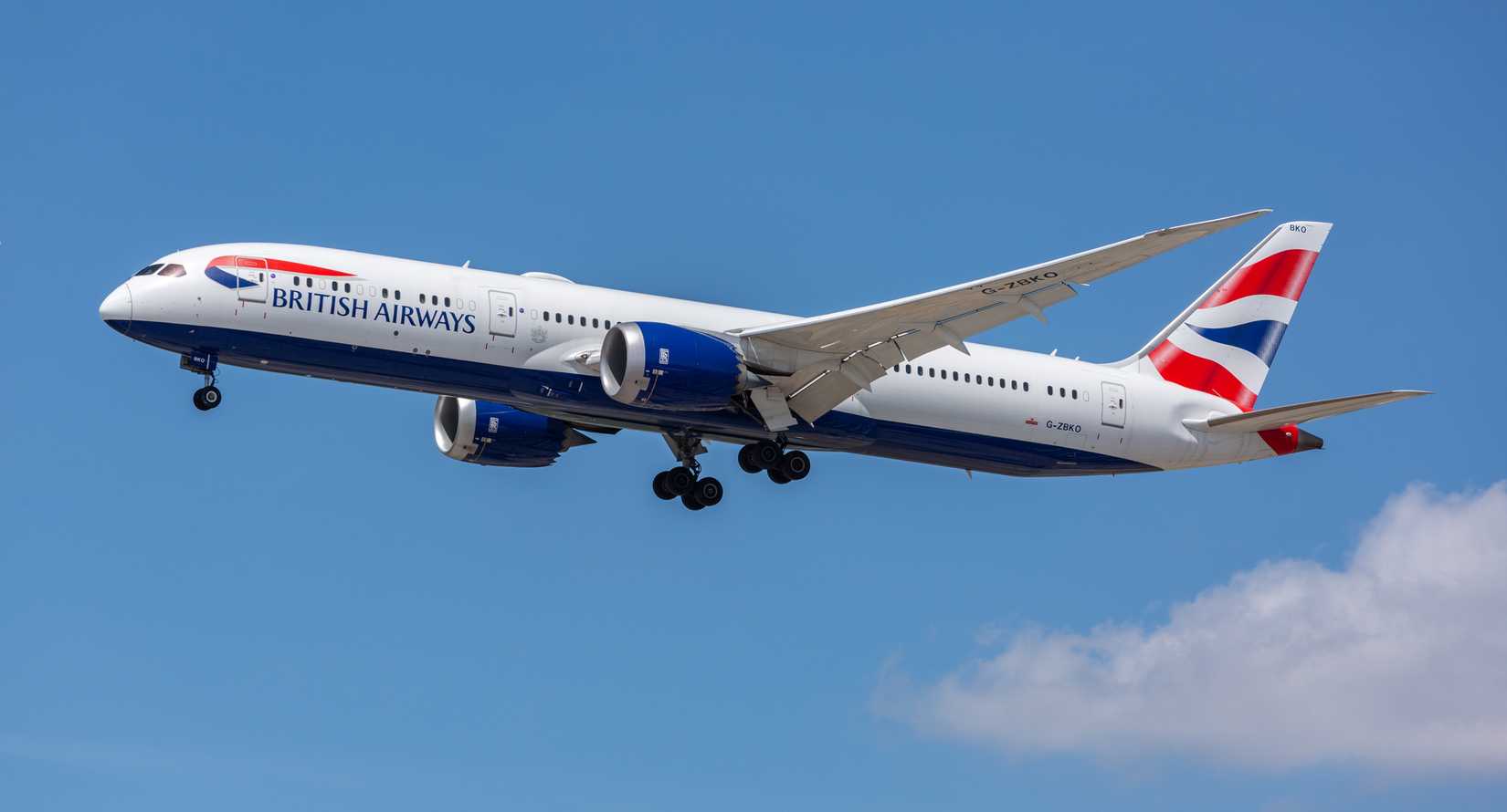 A British Airways Boeing 787 Dreamliner aircraft on final approach to O'Hare International Airport.