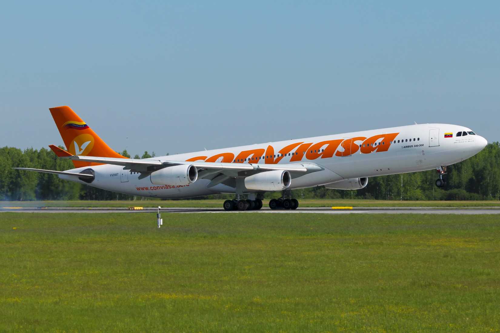 Conviasa A340 Touchdown