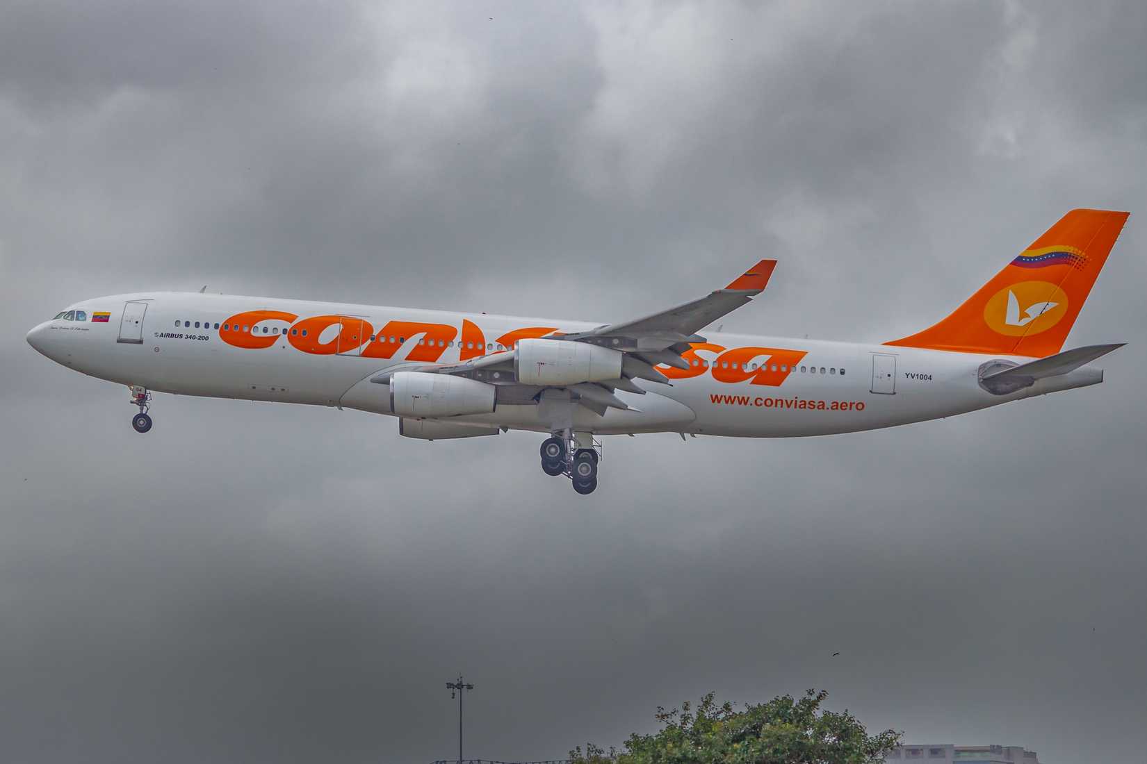Conviasa A340 Landing