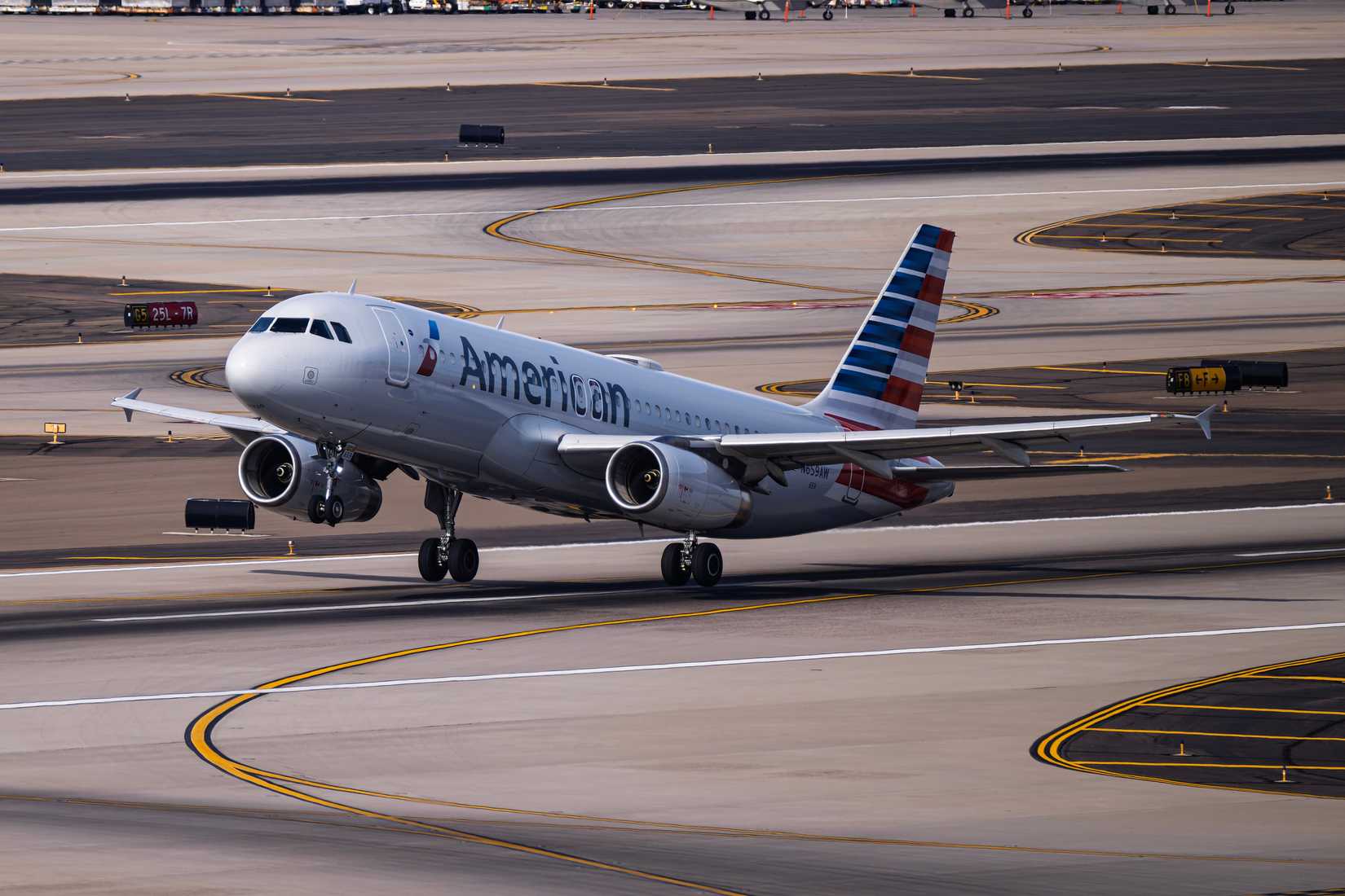 American A320 Landing