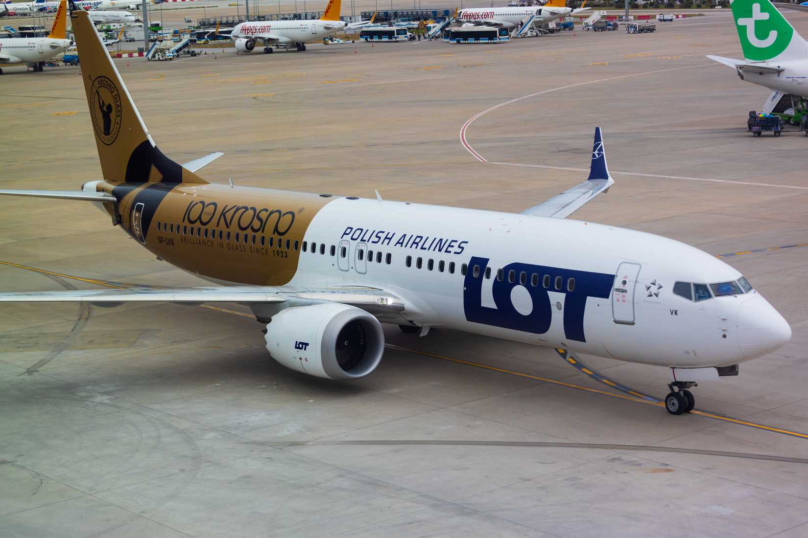 LOT 737 Taxiing
