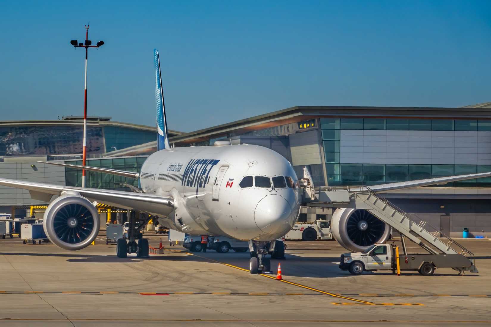 WestJet 787 Nose