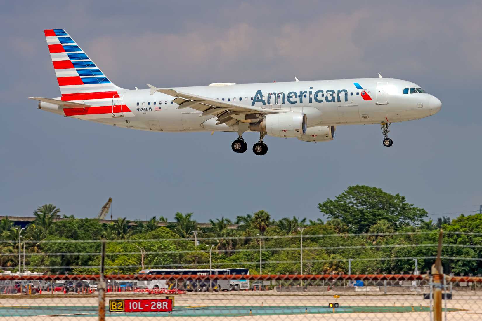 American Airlines Airbus A320 (N126UW) landing in Fort Lauderdale.