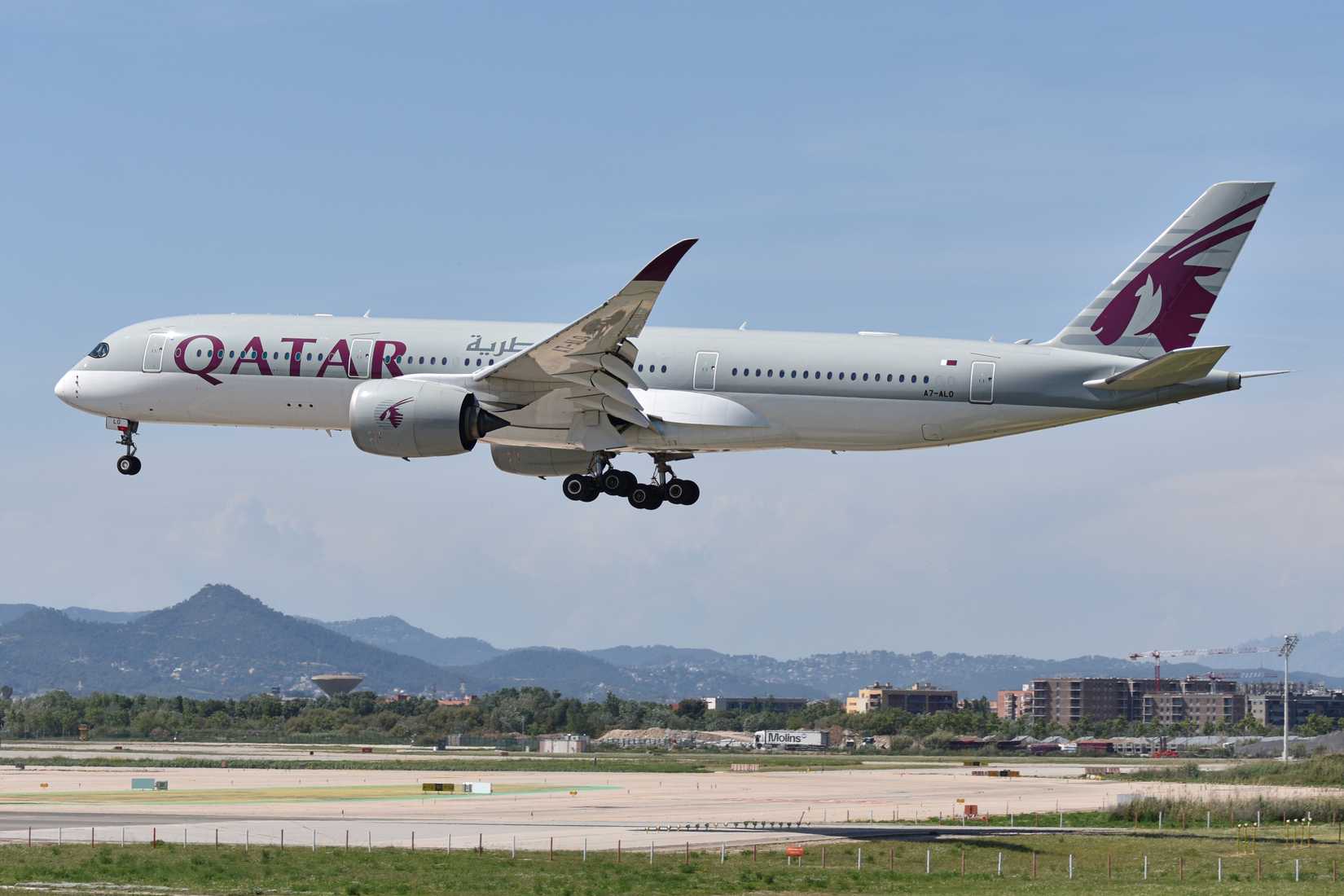 Qatar Airways Airbus A350-900 landing