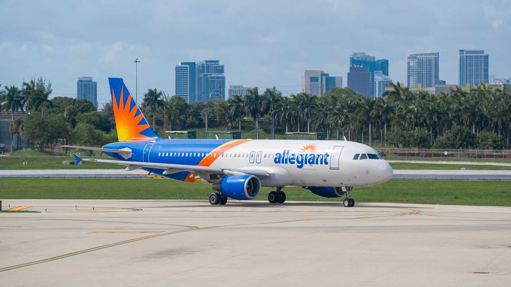 Allegiant Air Airbus A320 taxiing