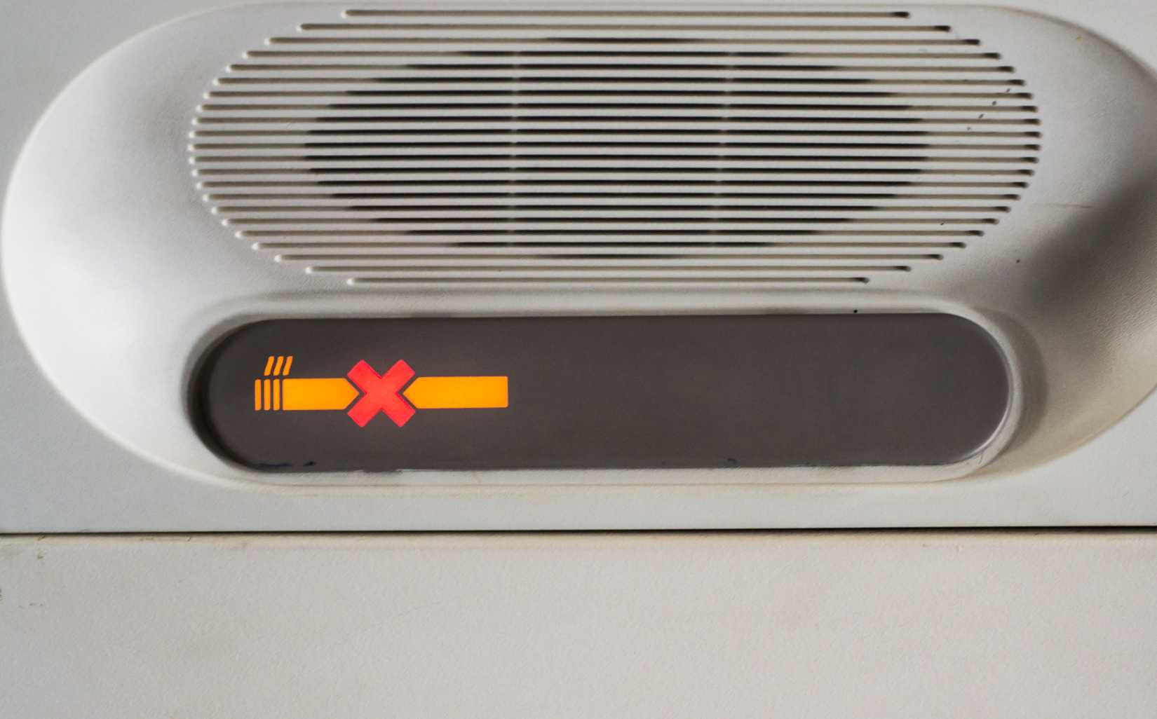 aircraft no smoking sign
