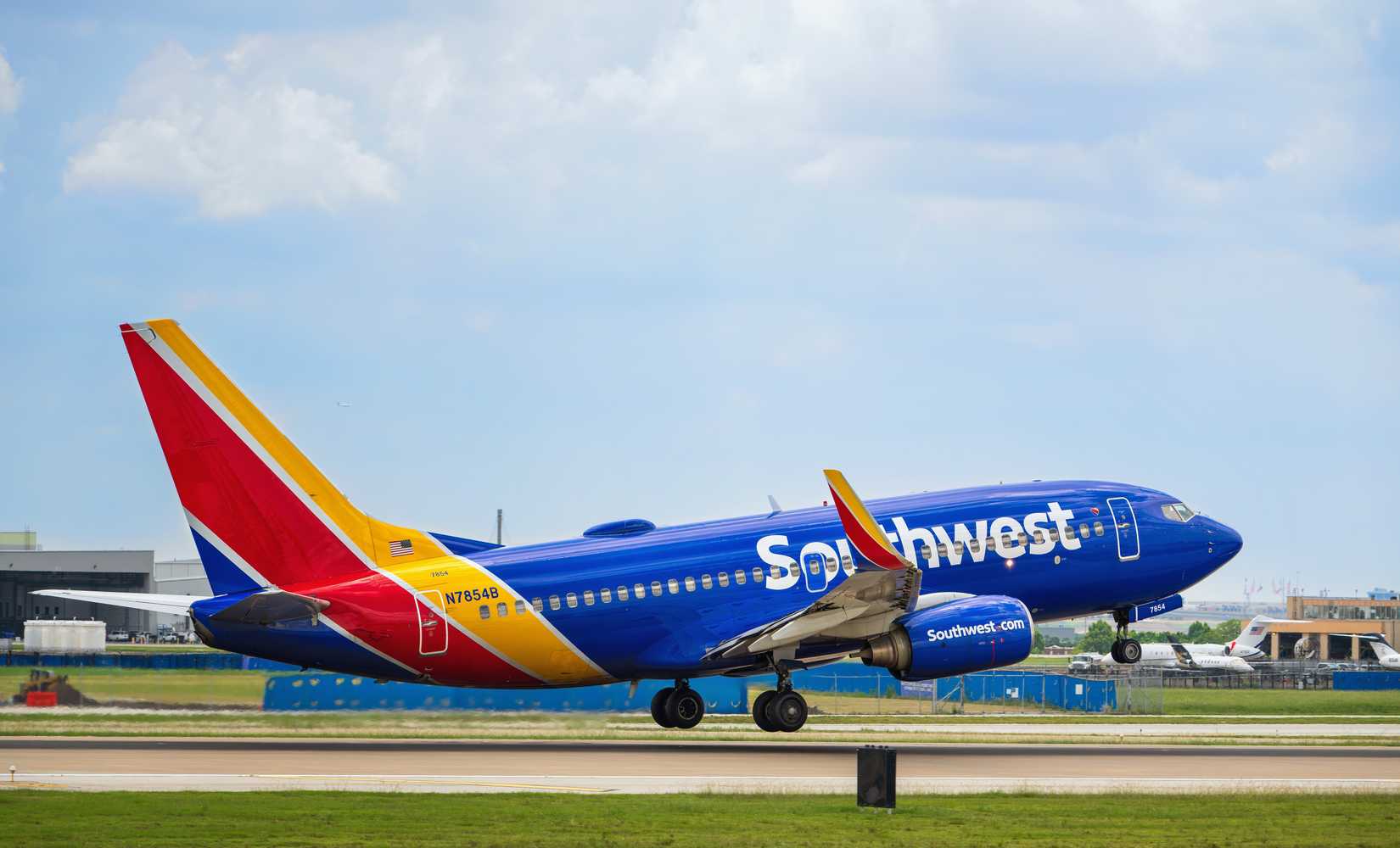 Southwest Airlines aircraft, Boeing 737, taking off from the Dallas Love Field Airport (DAL)