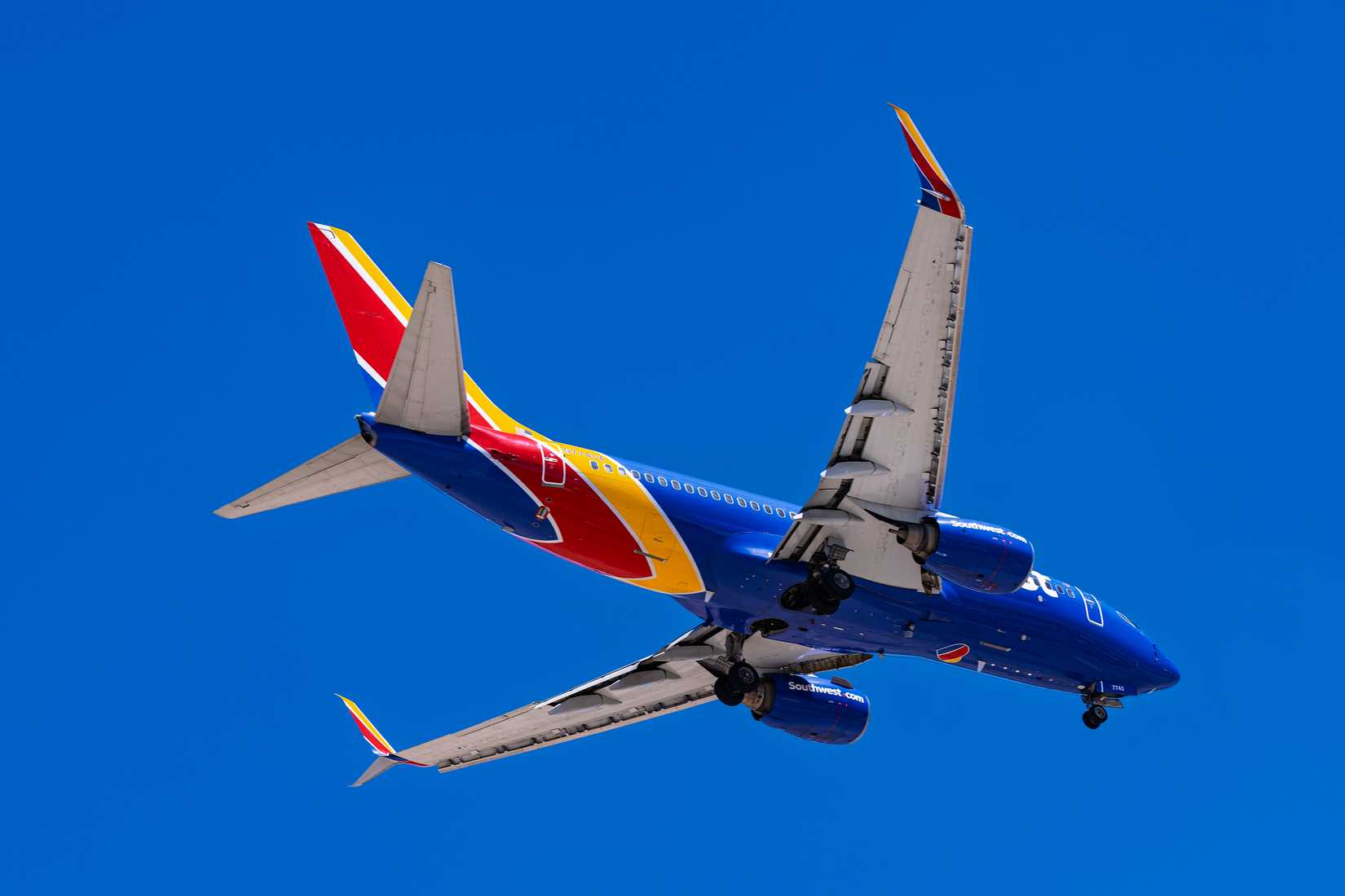 Southwest Airlines Boeing 737-700 N814NN arrival into Albuquerque Sunport international airport.