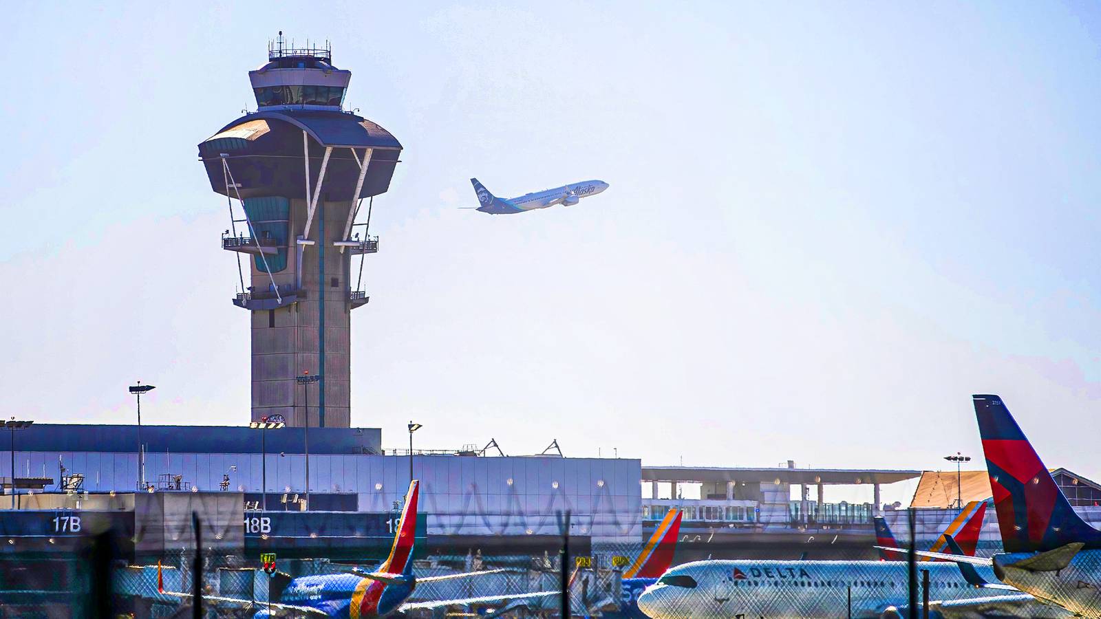 Why Air Traffic Controllers At The World's Busiest Airports Are Still Underpaid In 2026