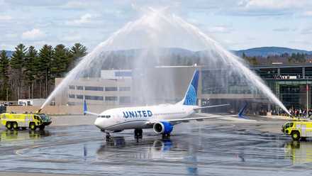 United Airlines 737 MAX 8 mock up