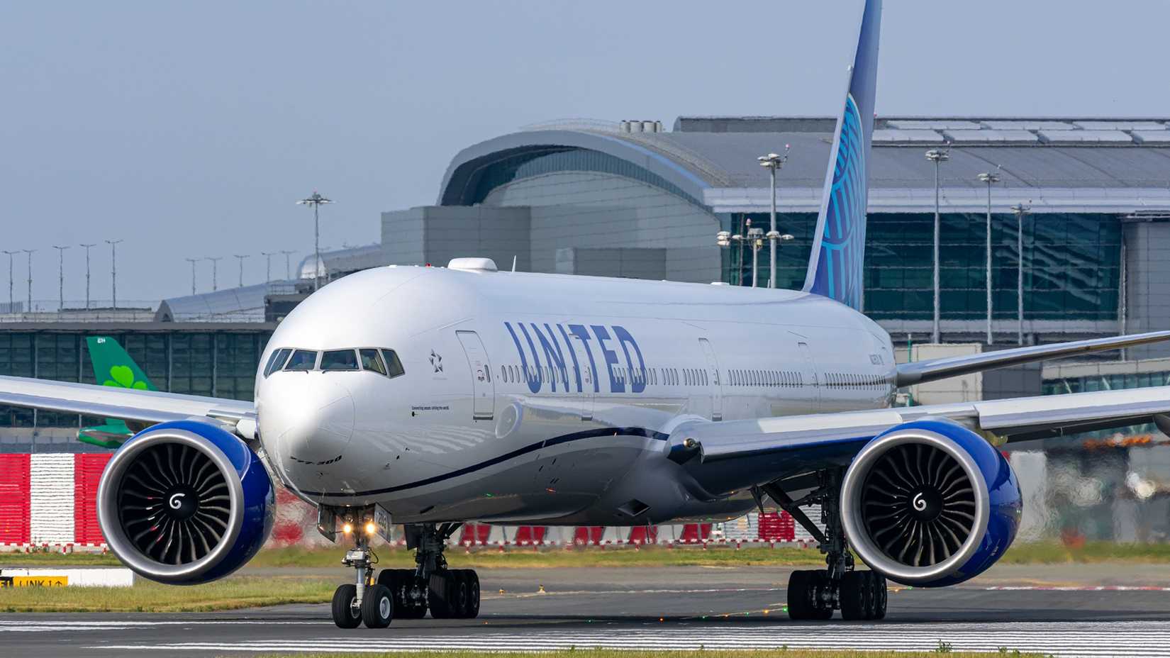 United Airlines Boeing 777-200