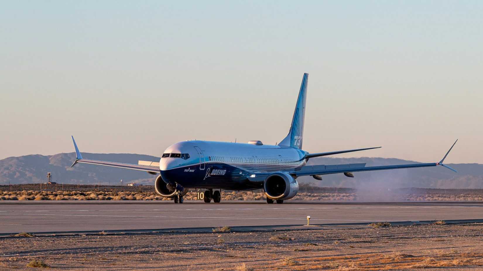Boeing 737 MAX 10