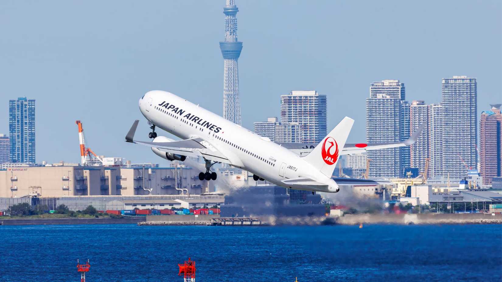 Japan Airlines Boeing 767-300