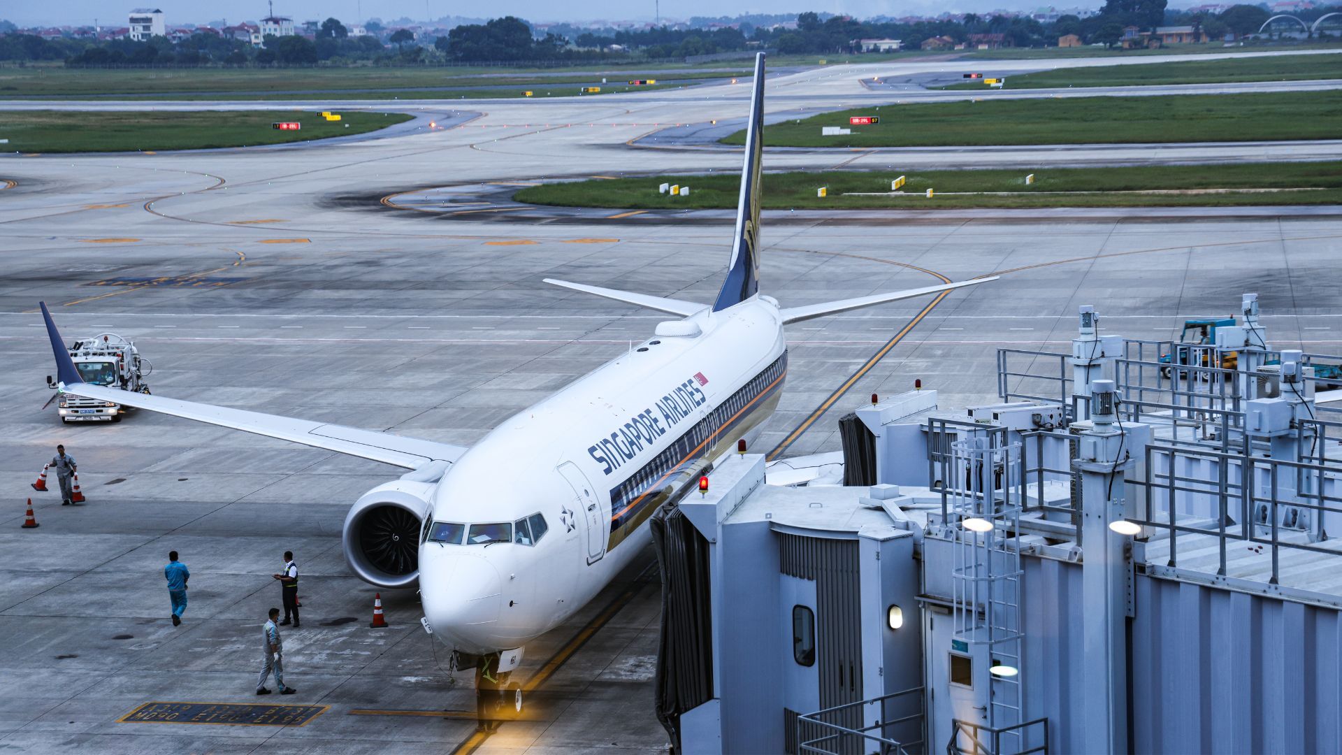 Deja Vu: Singapore Airlines 737 Suffers Identical Double-Tire Blowout On Same Flight, 8 Days Apart