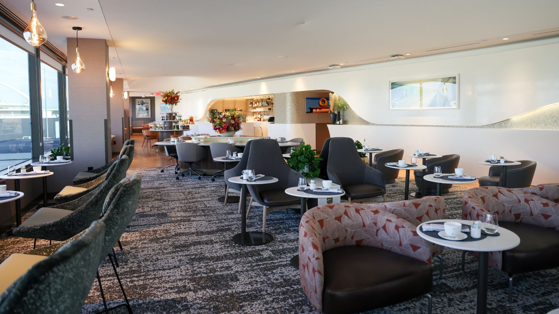 Photos: Inside Delta’s Stunning New 4,000-Square-Foot Delta One Lounge At LAX