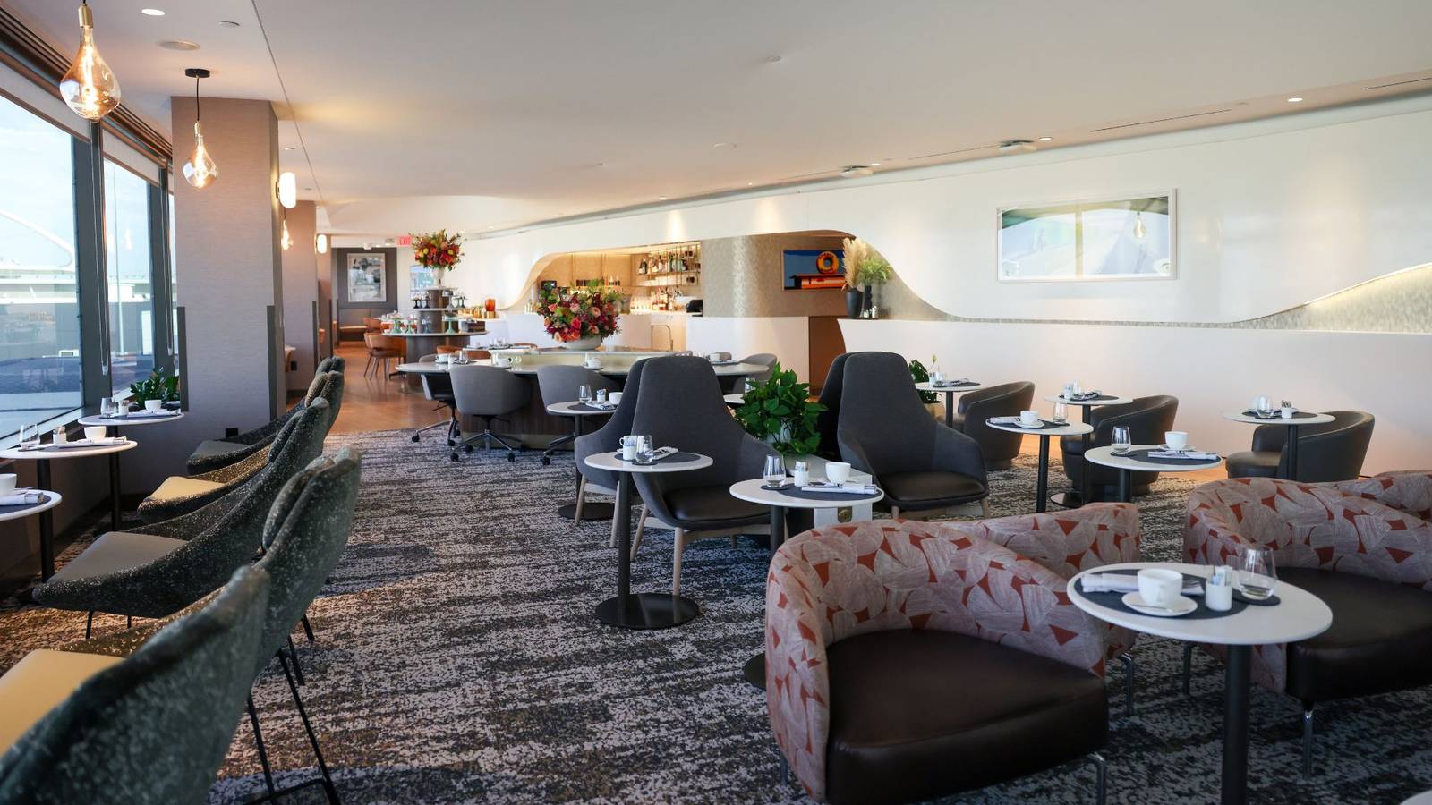 Photos: Inside Delta's Stunning New 4,000-Square-Foot Delta One Lounge At LAX