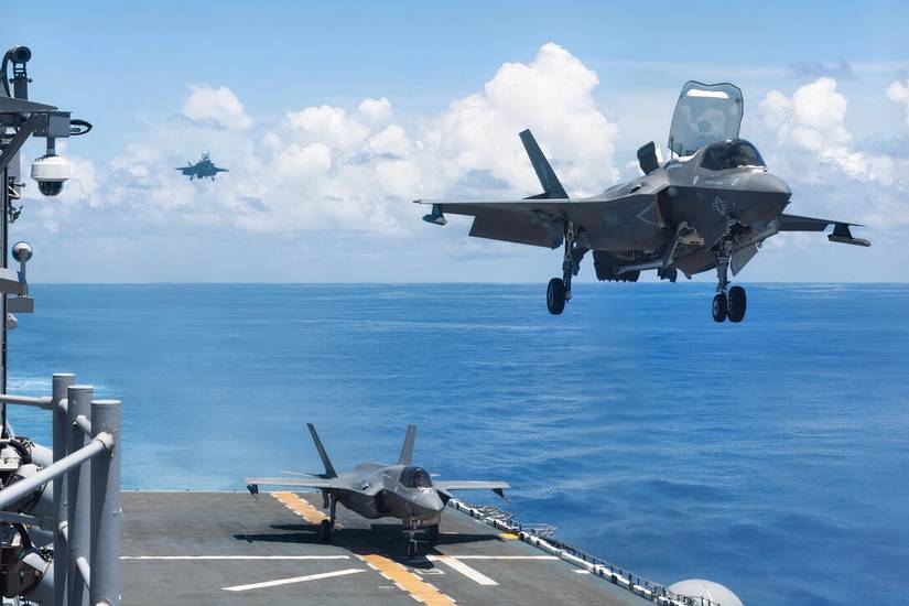 A photo of an F-35B Lightning II aircraft with Marine Fighter Attack Squadron 121 approach and land on the amphibious assault carrier USS Tripoli (LHA 7) during Valiant Shield 2022