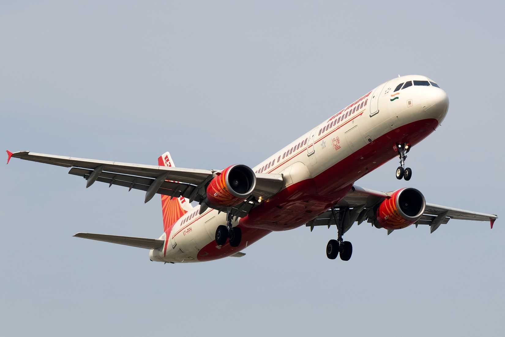 هبوط طائرة إيرباص A321 التابعة لشركة طيران الهند
