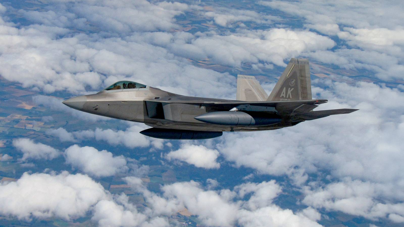 Simple Interest. Sign Why The F-22 Raptor's Square Engine Nozzles Have Never Been Copied In ...
