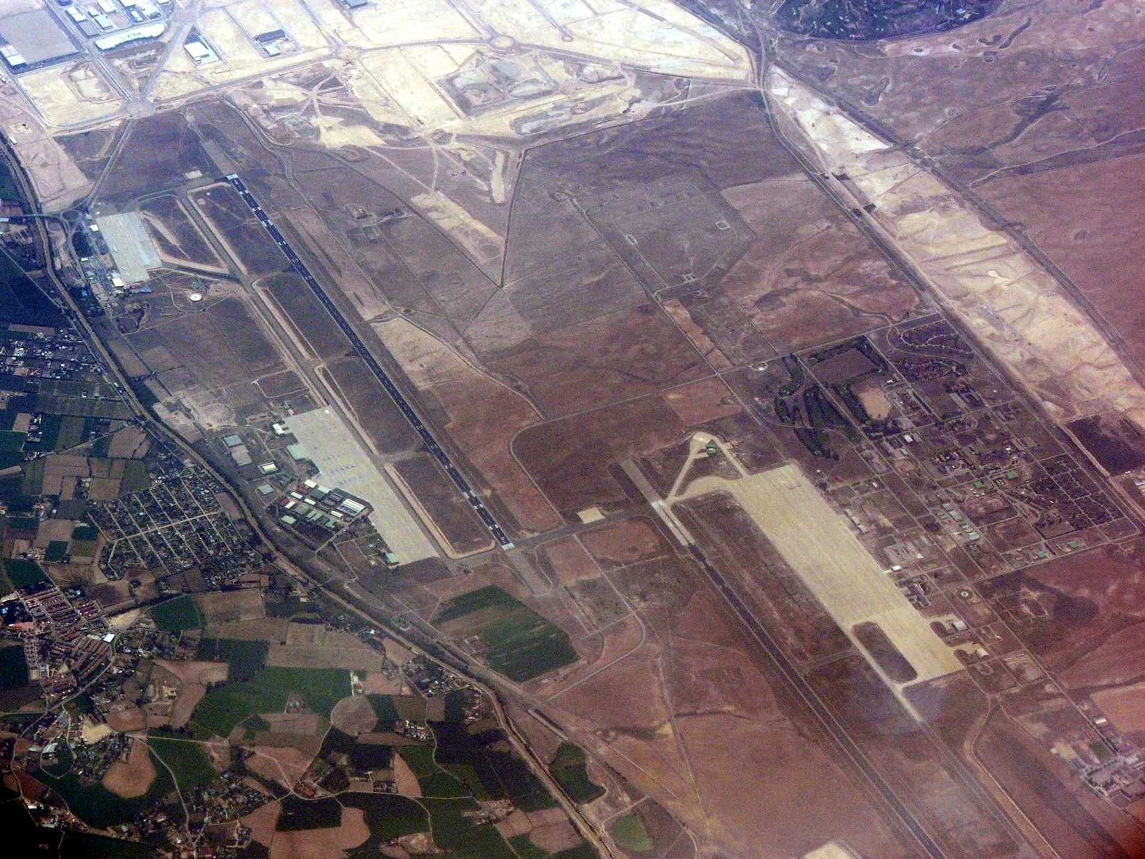Zaragoza_airport_view_7424