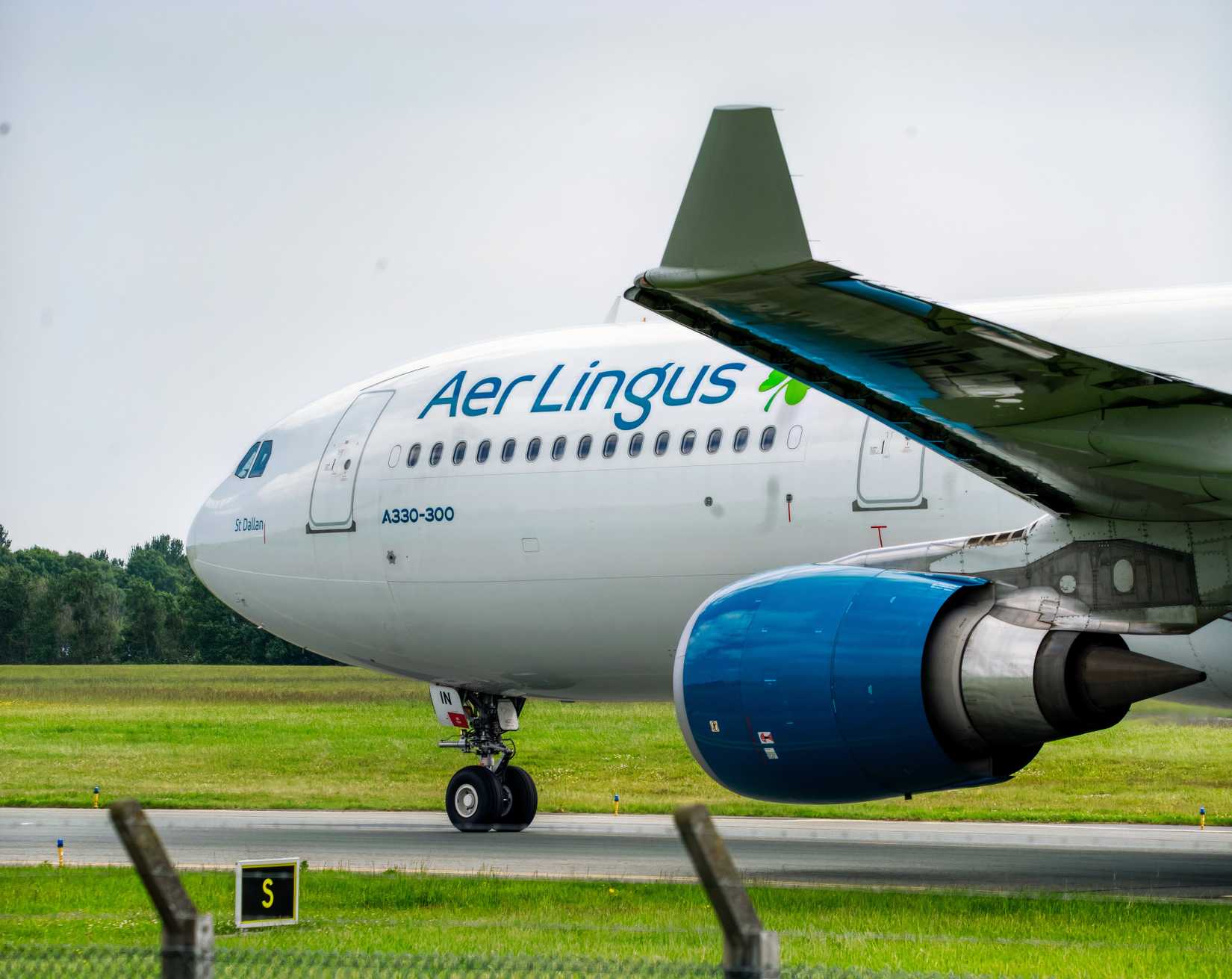 Aer Lingus Airbus A330 taxiing