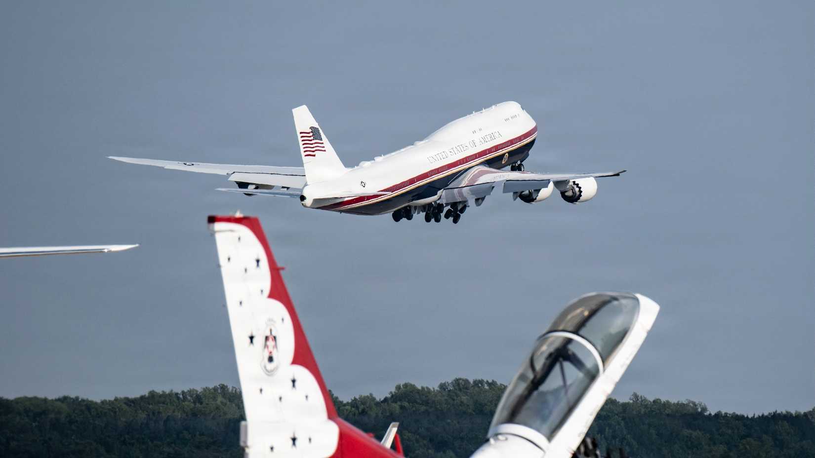 VC-25B Bridge taking off. 