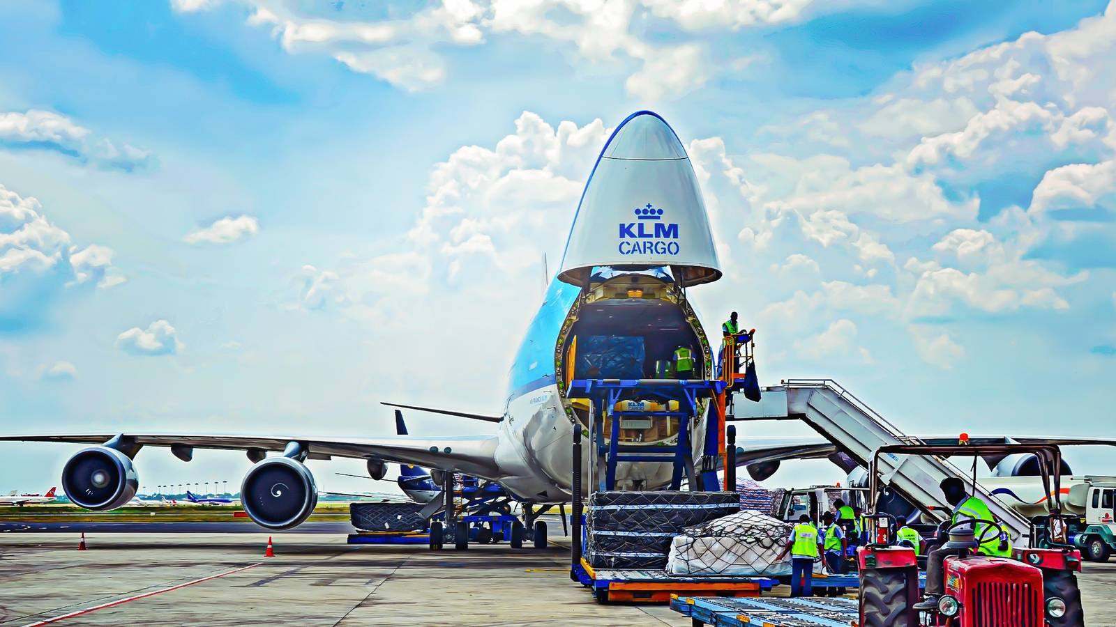 Boeing and Airbus Next-Gen Freighters Drop Nose Door Feature