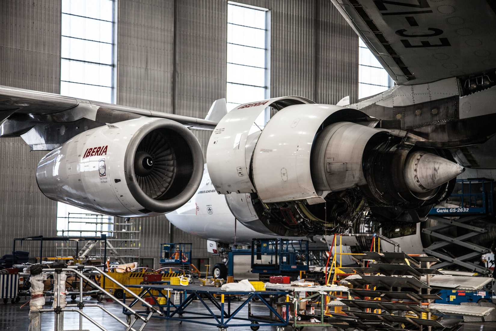 CFM56 and RR Trent next to eachother