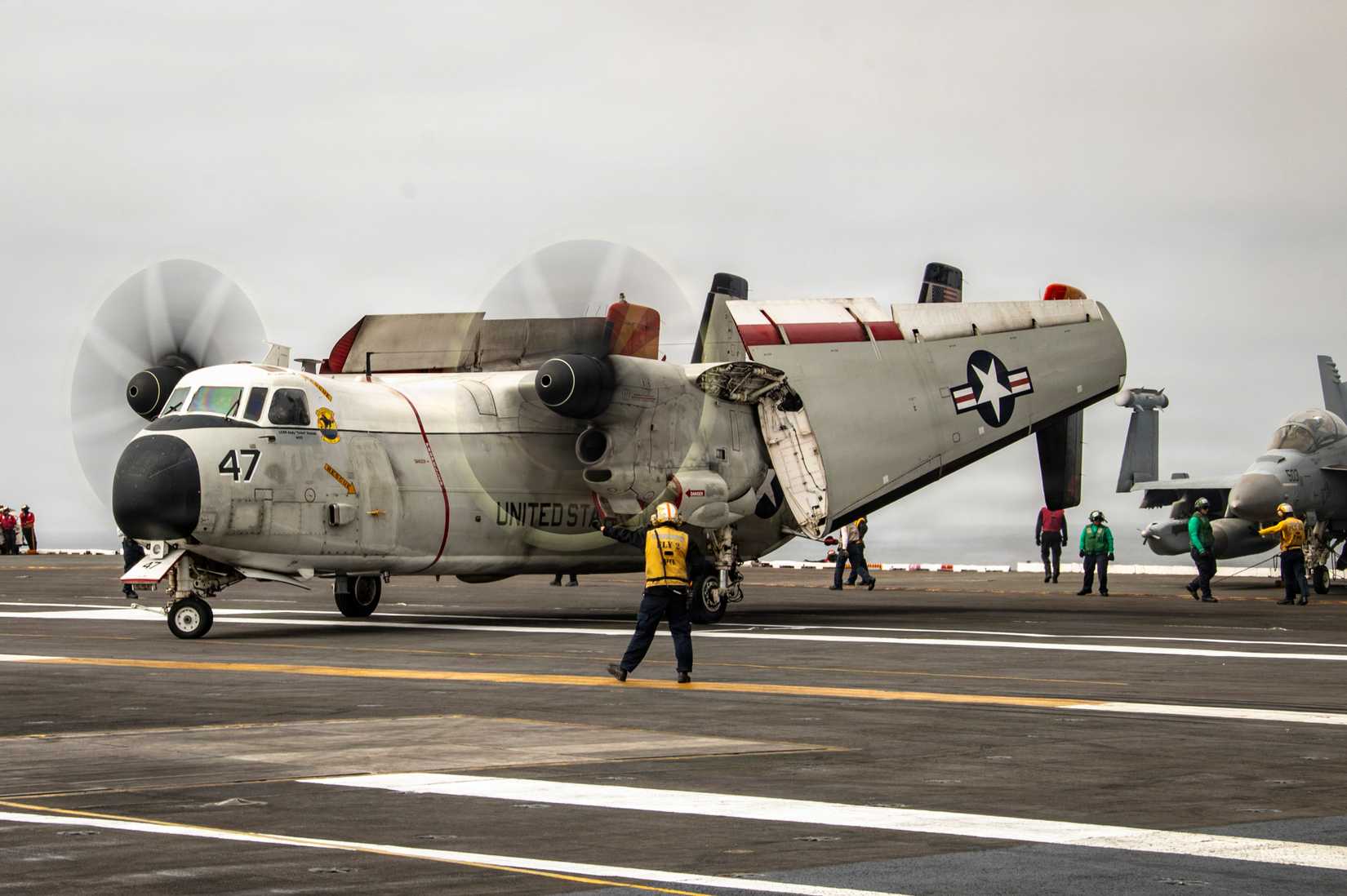A C-2A Greyhound, attached to the “Rawhides” of Fleet Logistics Support Squadron (VRC) 40, taxis on the flight deck of Nimitz-class aircraft carrier USS Nimitz (CVN 68)