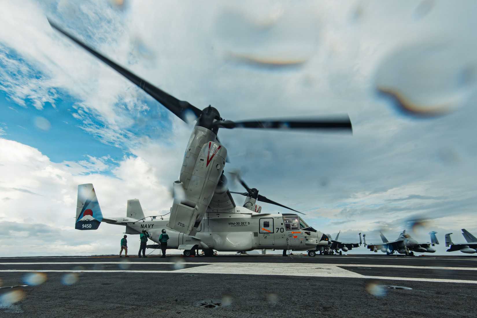 A CMV-22B Osprey, attached to Fleet Multi-Mission Support Squadron (VRM) 30, readies for takeoff on the flight deck of Nimitz-class aircraft carrier USS George Washington (CVN 73)