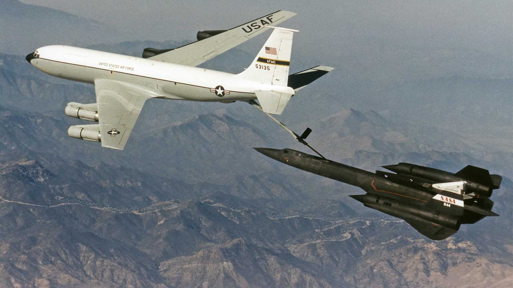 A NASA SR-71 refuels with an Edwards Air Force Base KC-135 during the first flight of the NASA Aerospike SR-71 Experiment LASRE.
