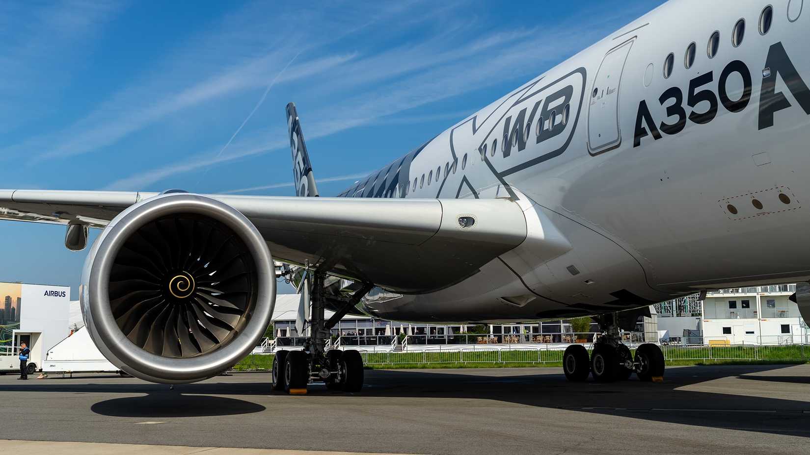 A350-900 with Trent XWB-84 engine up close (1)