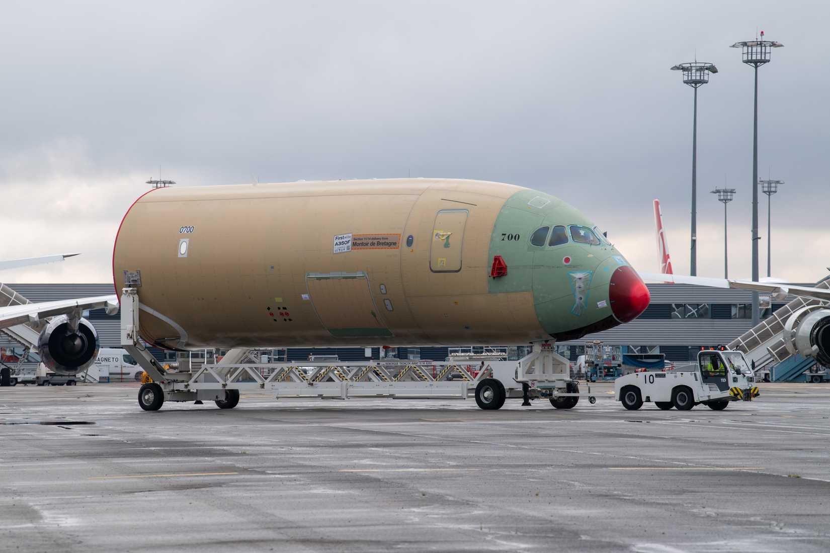 A350F section 11-14 arriving at ST59 _AI-PHO-0108-04-A350 Freighter section 11-14 arriving at Station 59-01