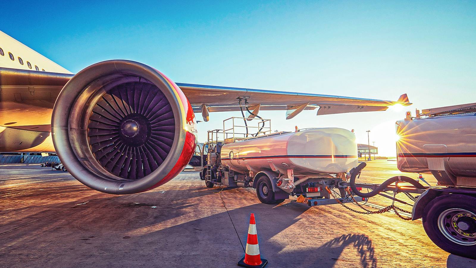 Why Airline Captains Still Overrule The Dispatcher's Fuel Number Before Long-Haul Flights