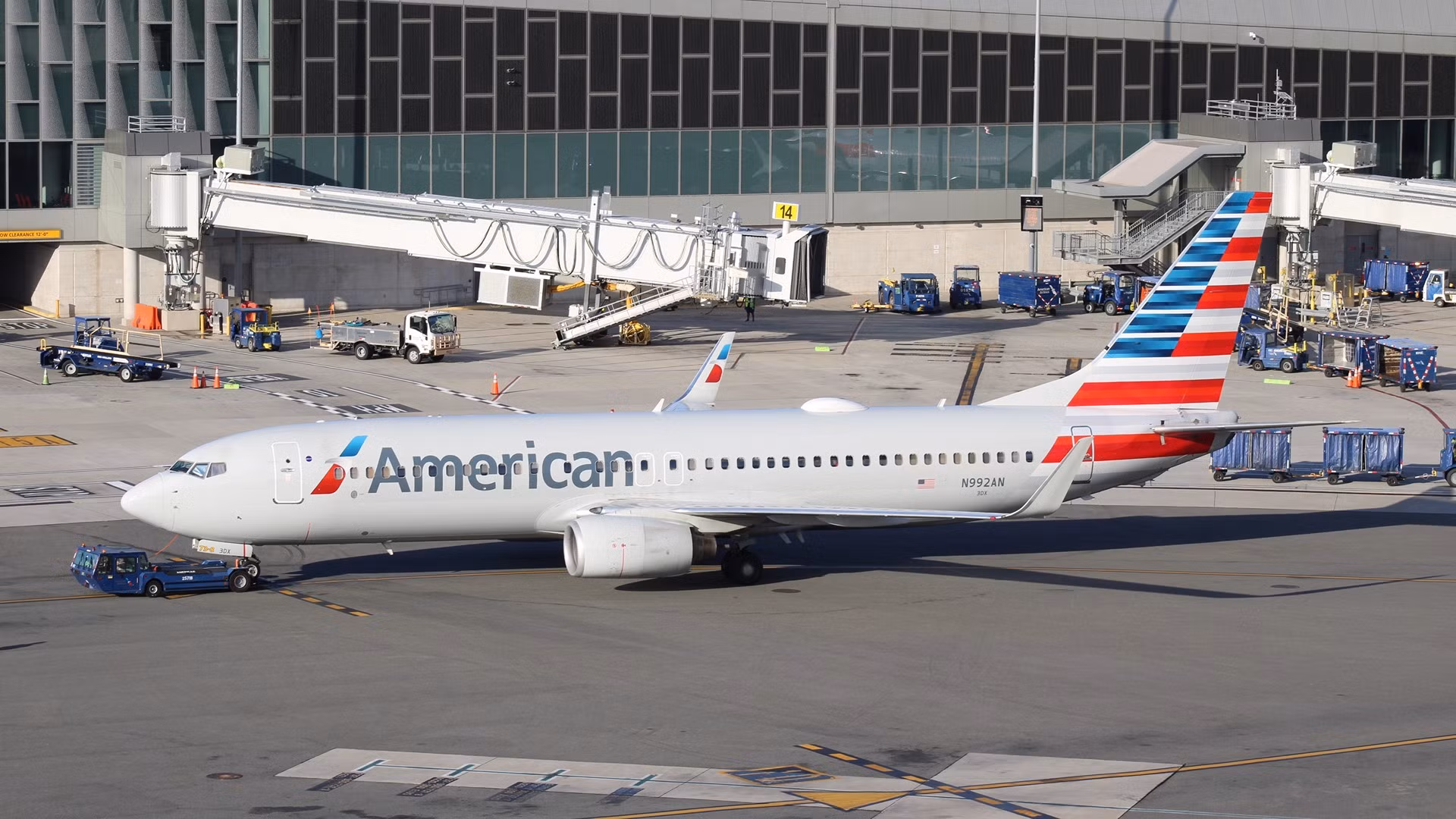 American Airlines Boeing 737-800