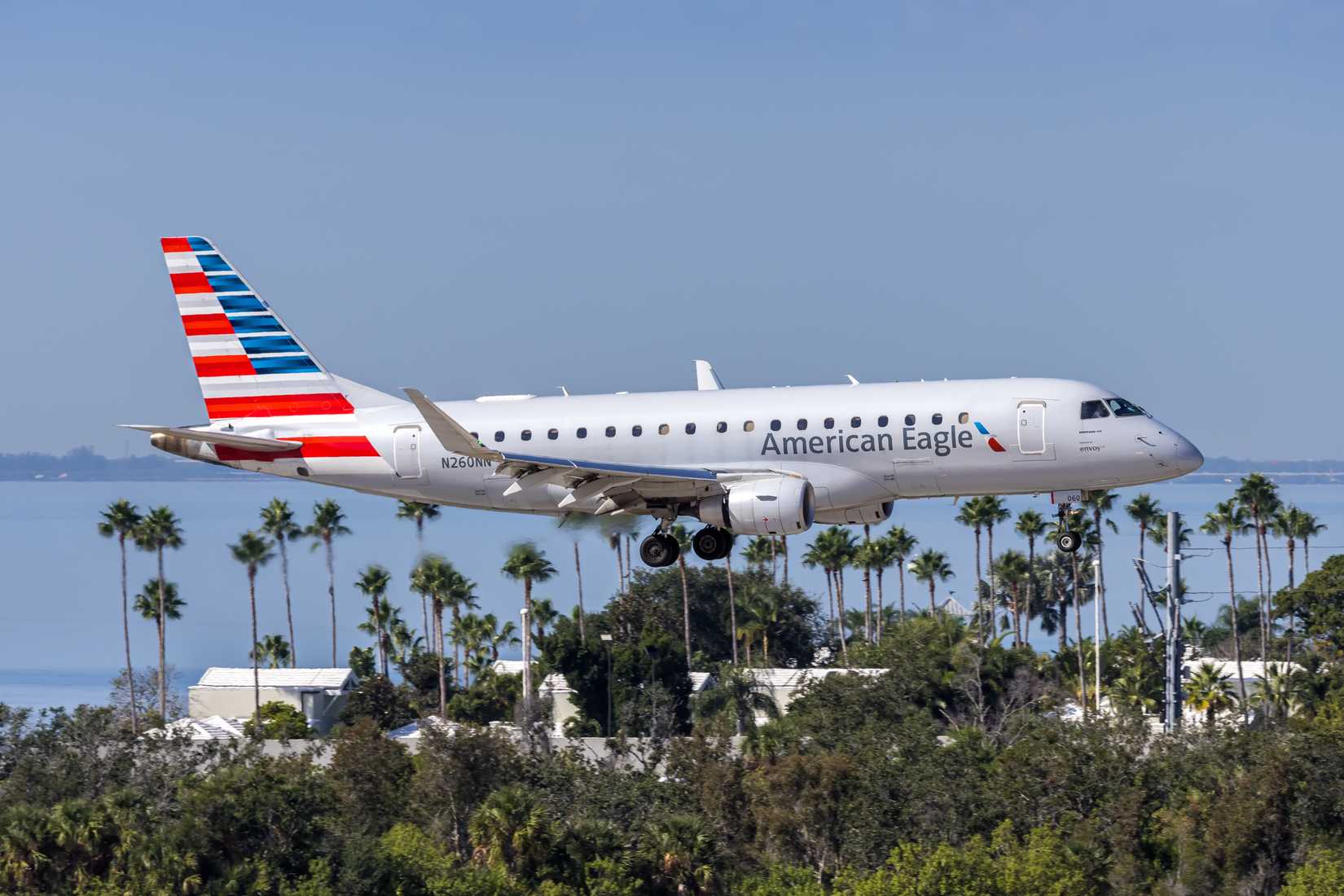 American Airlines E175 3