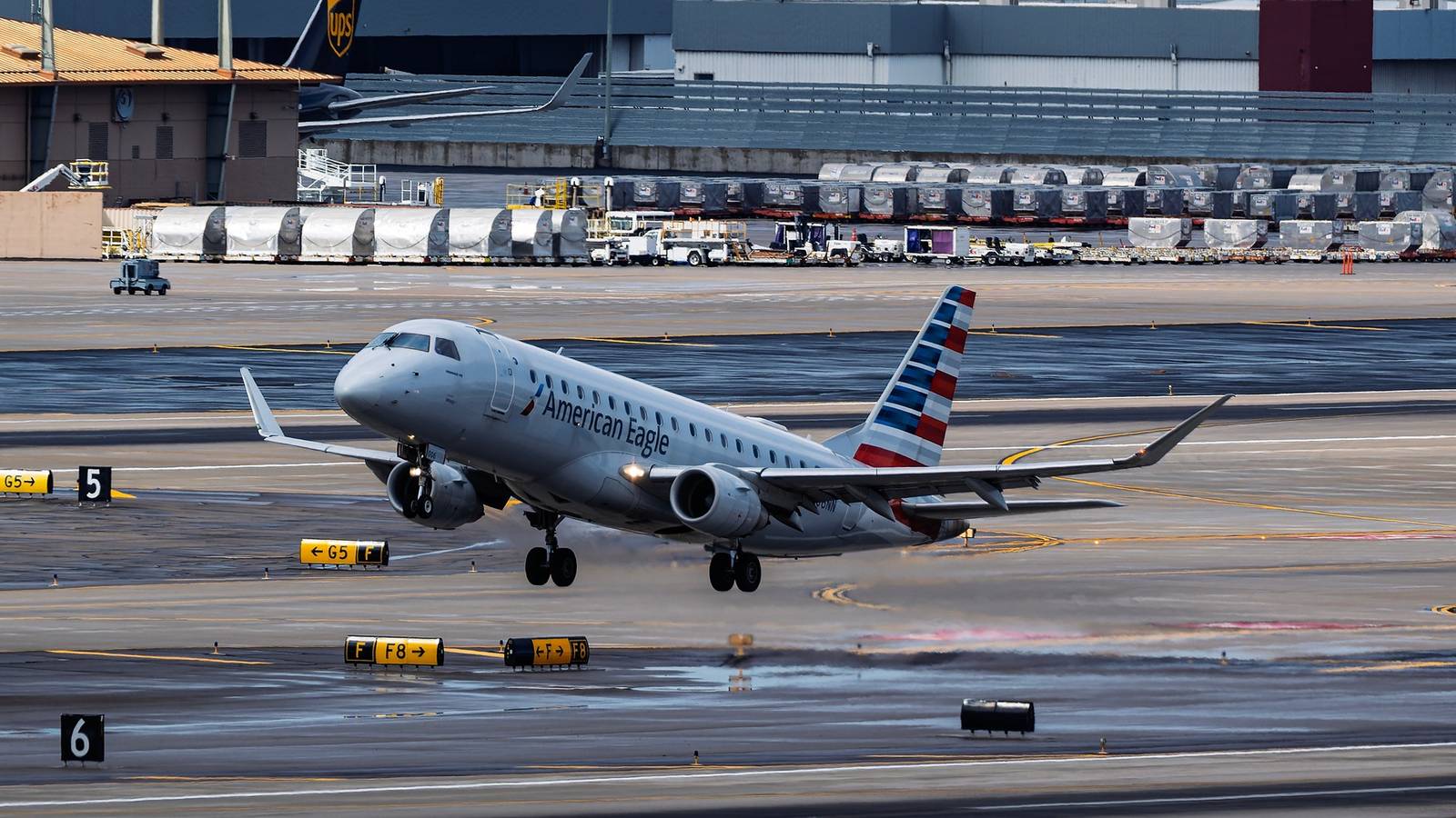 Quase Colisão Aérea em Washington: American Airlines e Aeronave Regional Próximas