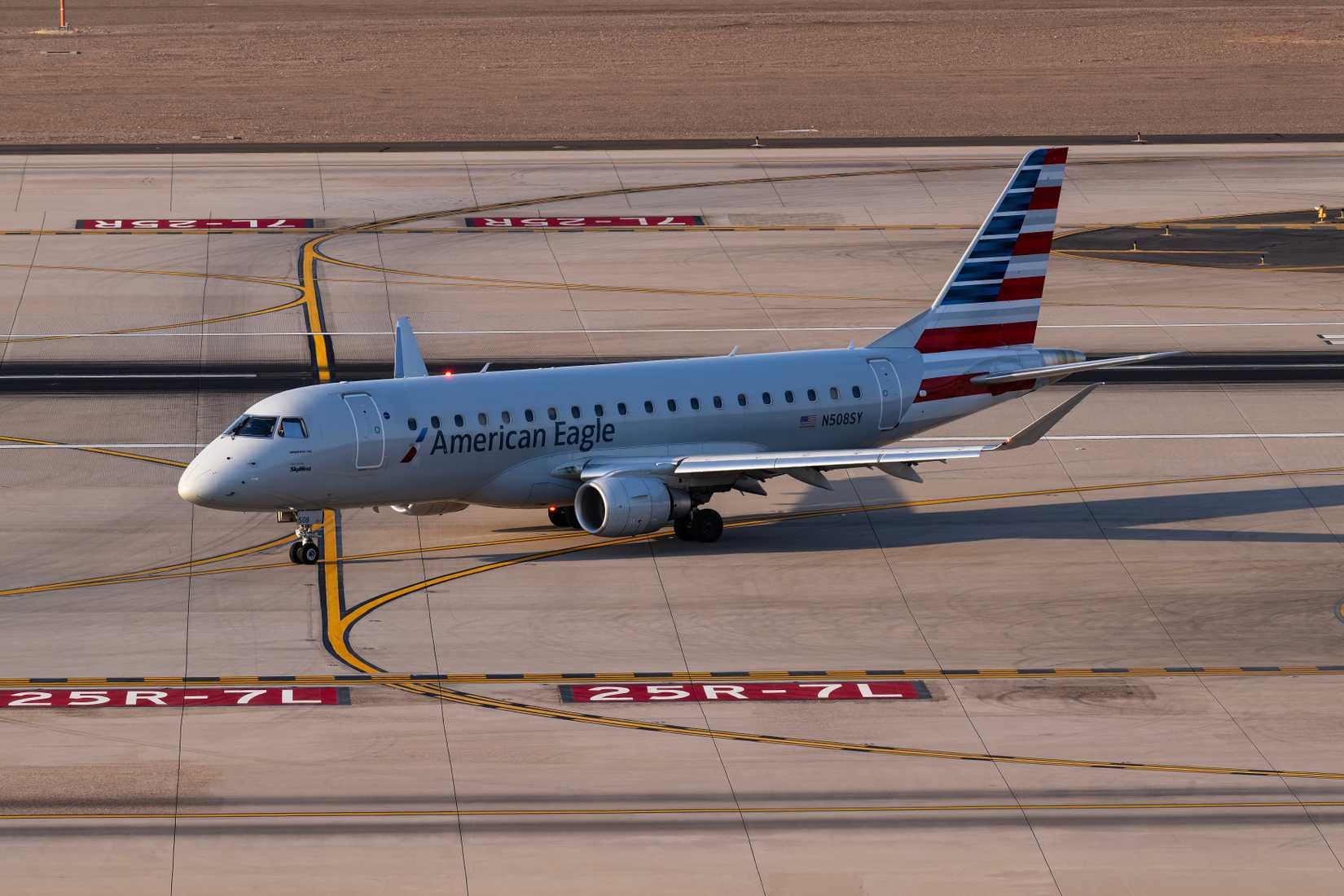 American Eagle E175 taxi