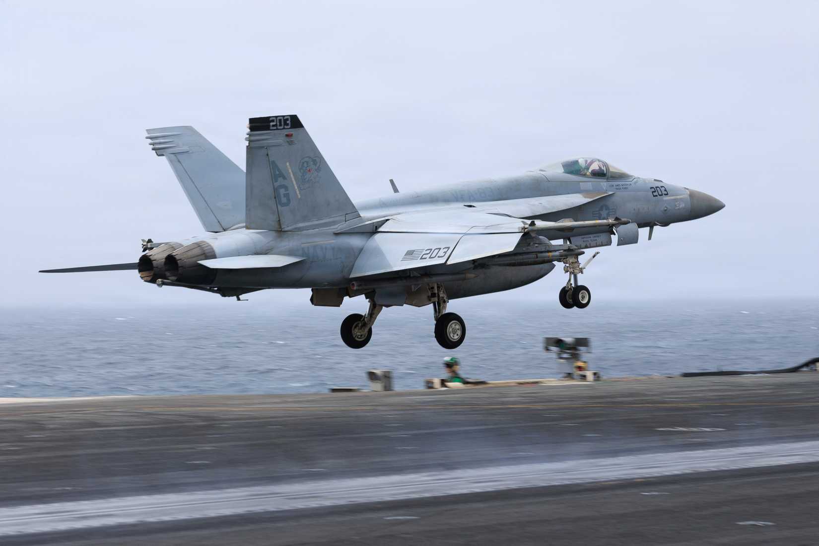 An F⁄A-18E Super Hornet, attached to Strike Fighter Squadron (VFA) 83, launches from the flight deck