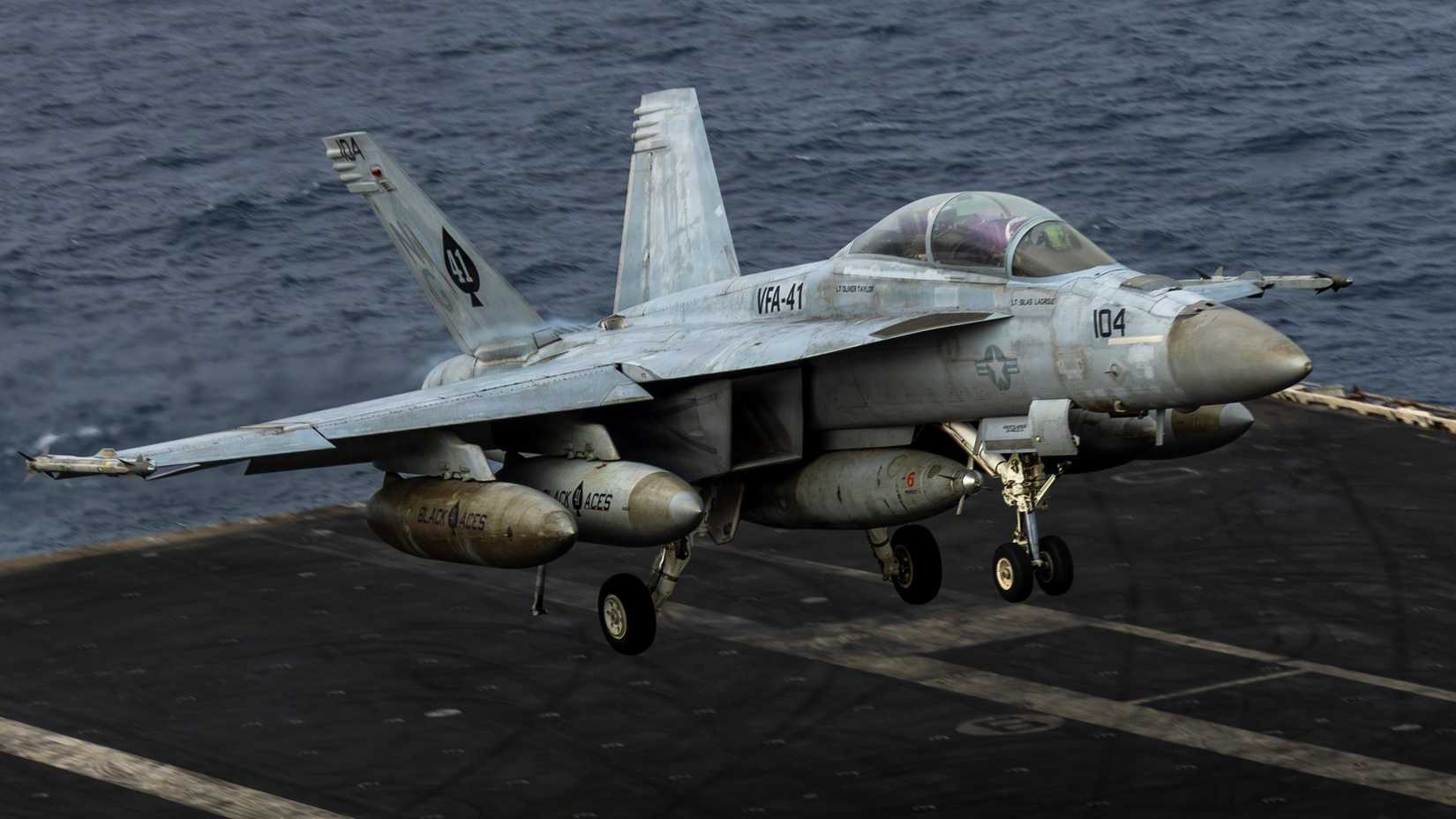 An F⁄A-18F Super Hornet, attached to Strike Fighter Squadron (VFA) 41, prepares to make an arrested landing on the flight deck of Nimitz-class aircraft carrier USS Abraham Lincoln (CVN 72)