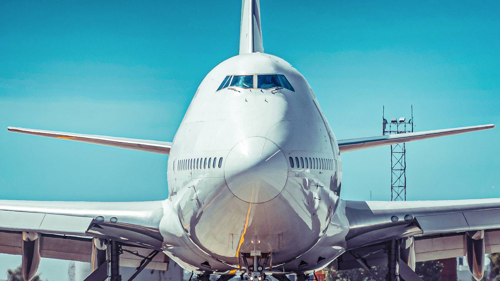 Boeing 747's Iconic Hump Was Deliberate Cargo Design, Not Accident