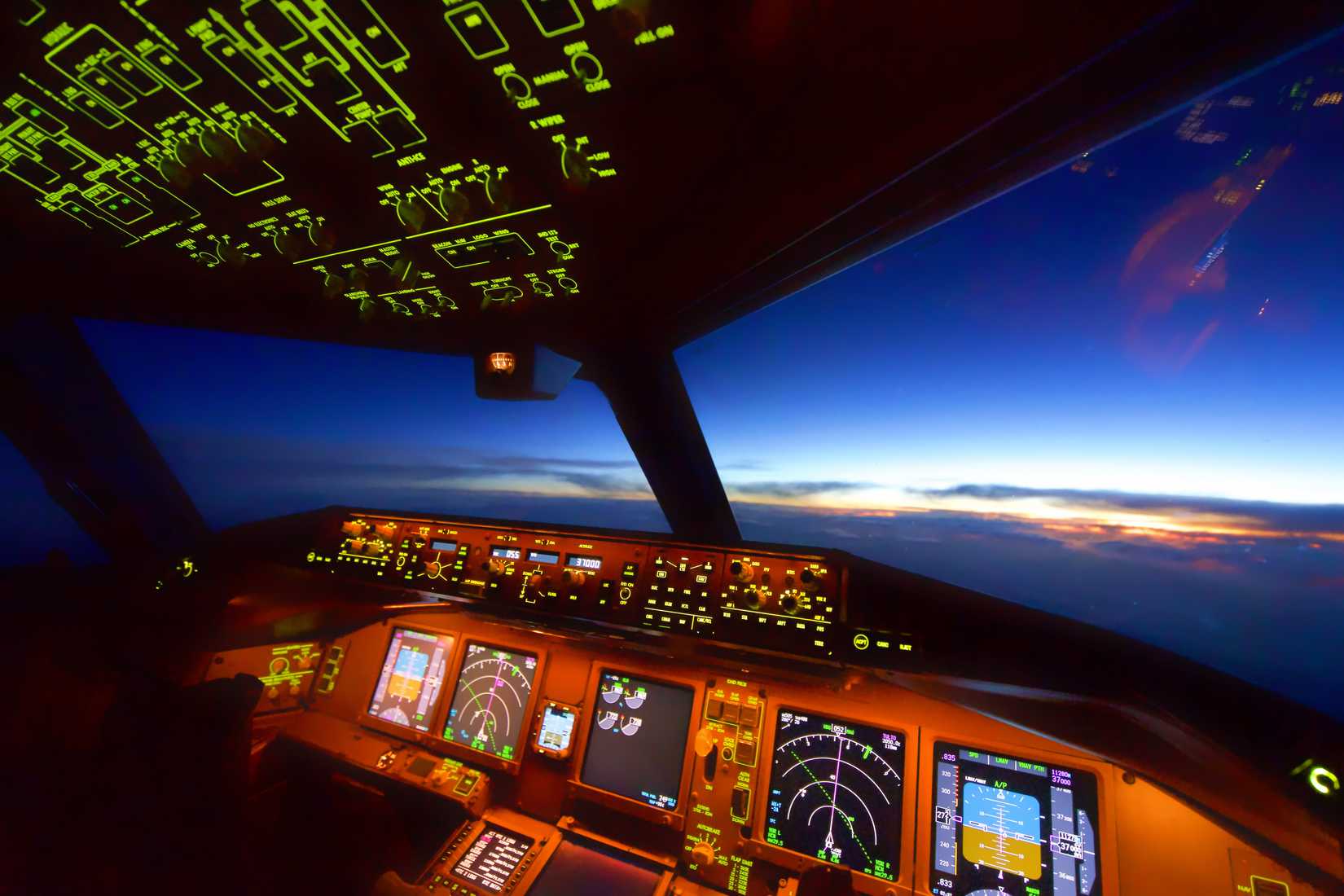 Boeing 777 Cockpit, Flying over over Pacific 