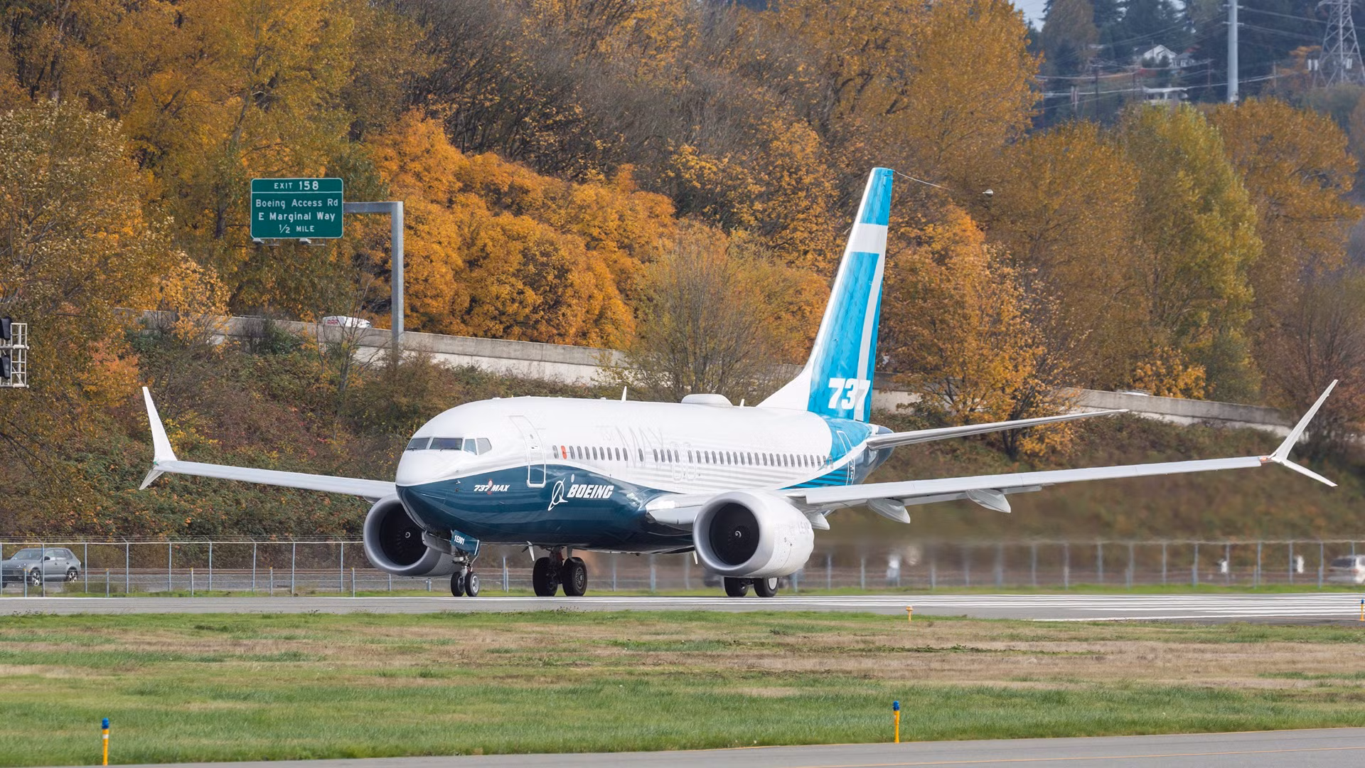 Boeing MAX 7 taking off