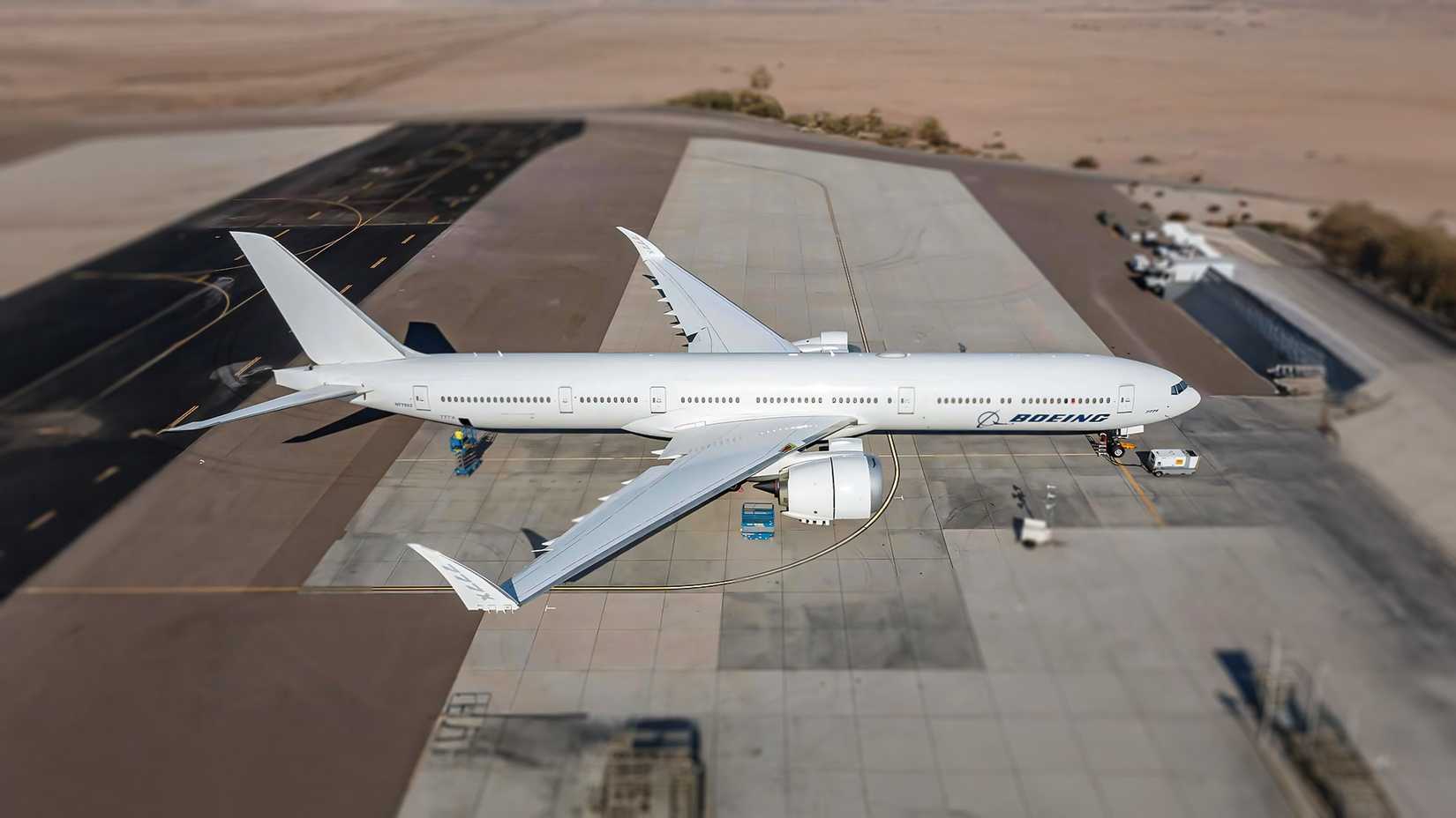 Boeing 777X with a blank livery